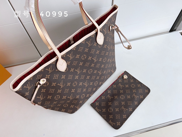 ルイヴィトンバッグ背面デザイン